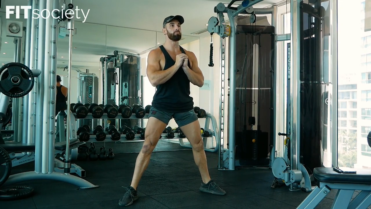 Squats sumo au poids du corps