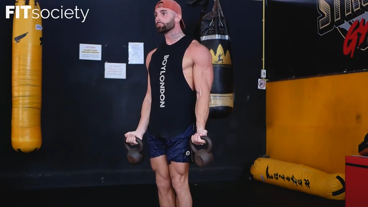 Curl de bíceps con kettlebell
