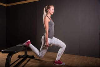Einbeiniger Split Squat mit Kurzhanteln
