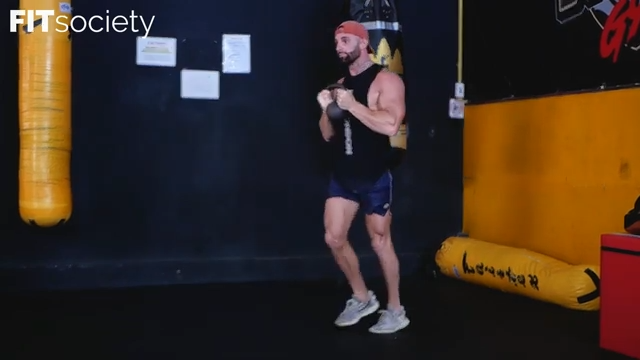 Zancada con kettlebell