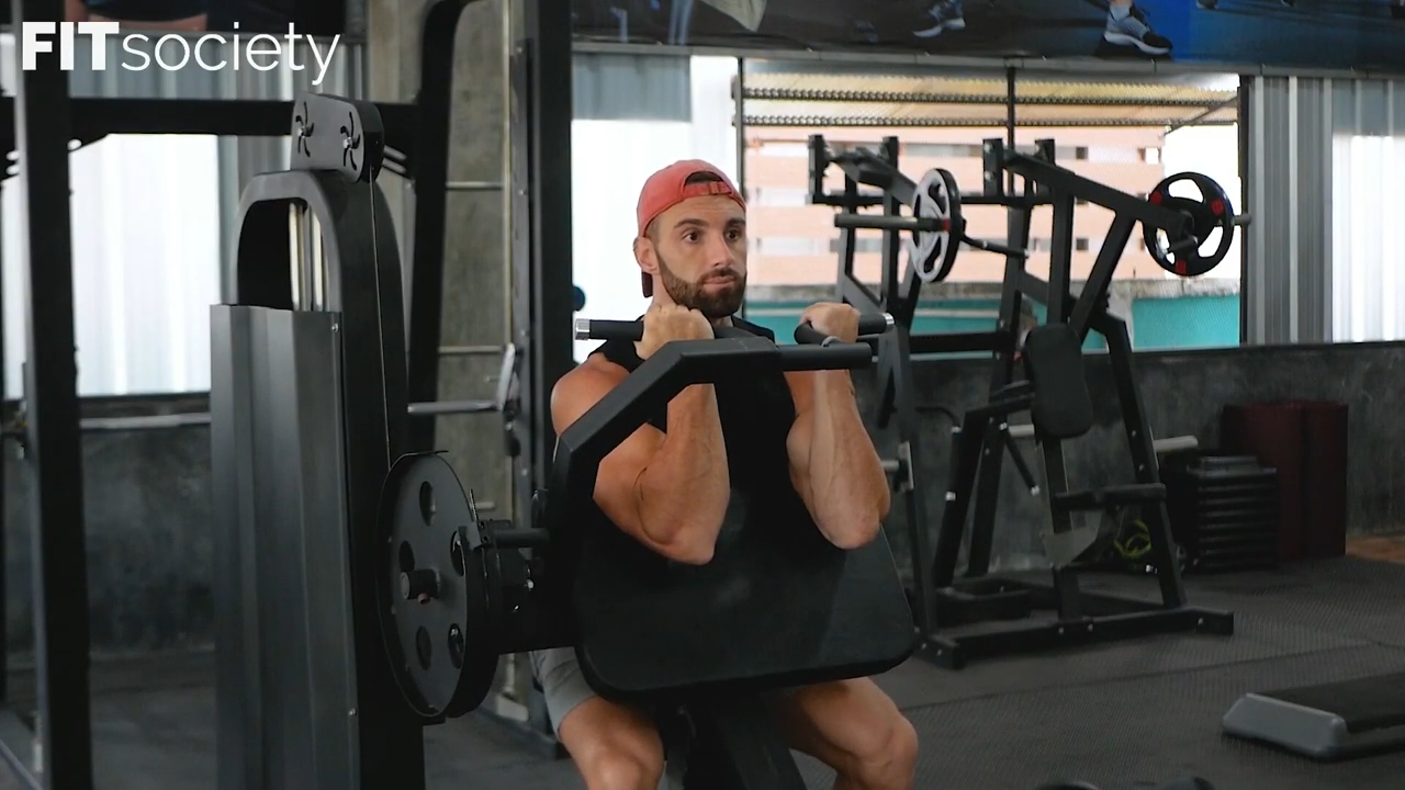 Curl biceps à la machine avec banc Larry Scott