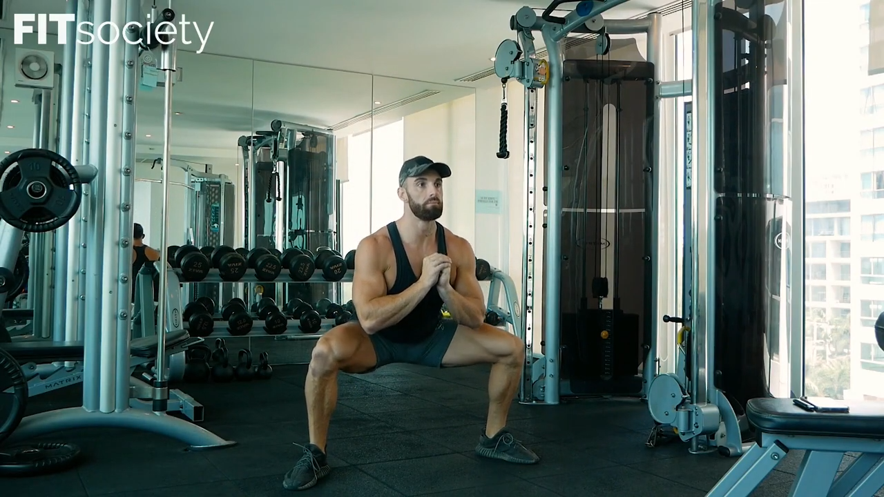 Squats sumo au poids du corps
