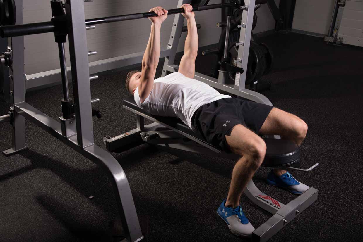 Close-Grip Bench Press in Smith Machine