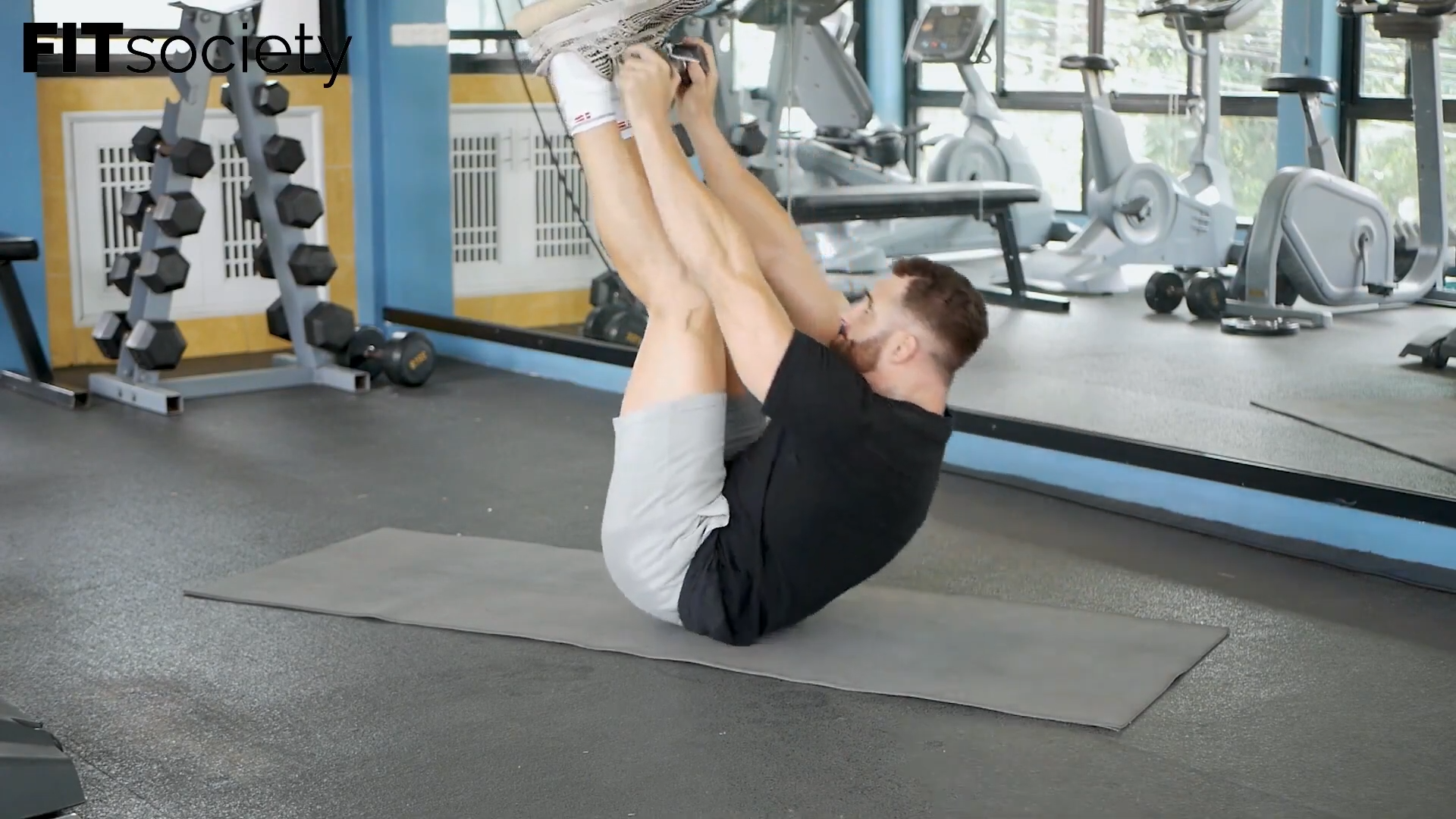Crunches mit Zehenberührung