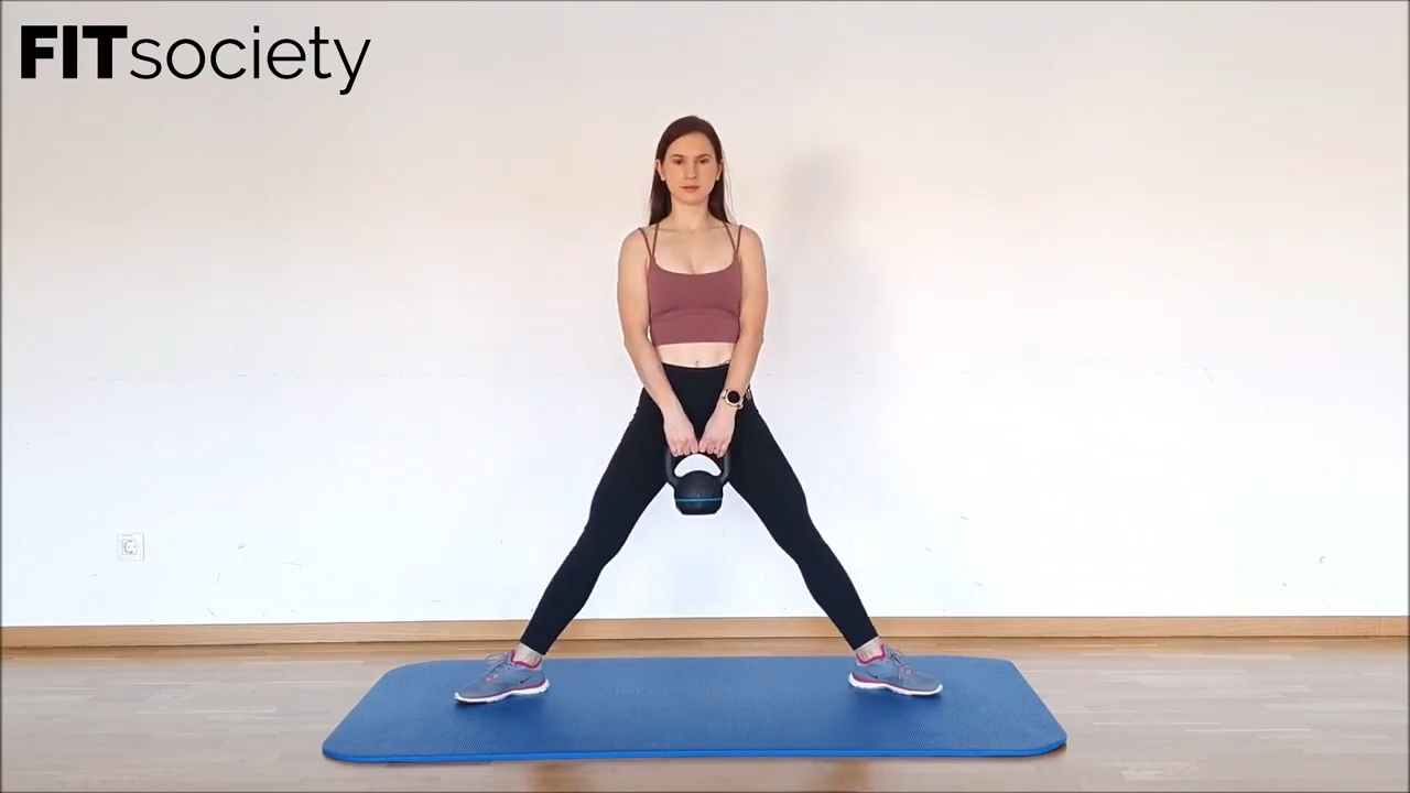 Sentadilla sumo con kettlebell