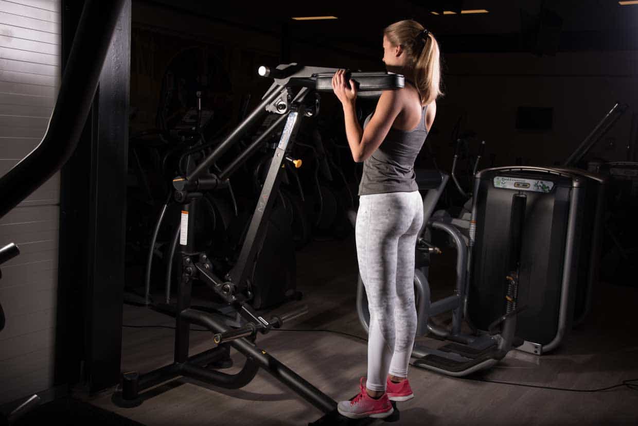 Élévations des mollets debout à la machine