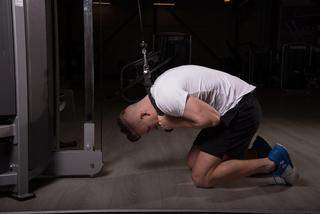 Cable Kneeling Crunch