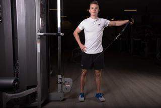 Elevación lateral a una mano en polea